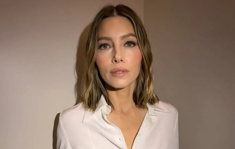 Jessica Biel’s All-White Glamorous Look Proves Less Is More!
